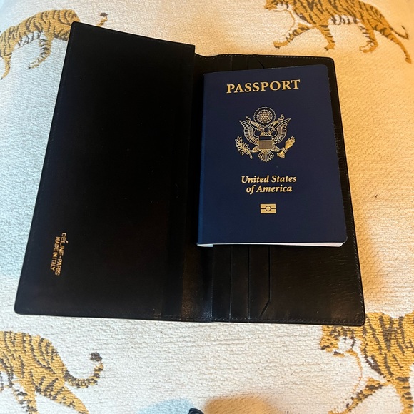 Celine Black Long Wallet. - Picture 7 of 8